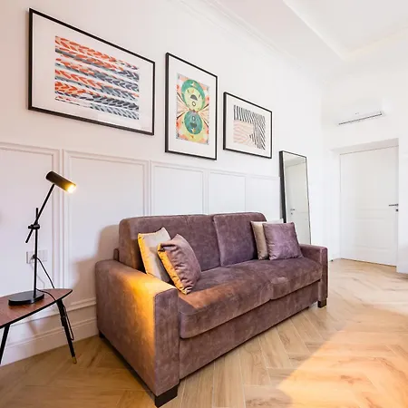 Apartment Chic Lifestyle *