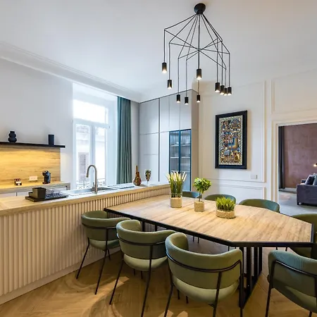 Chic Lifestyle Apartment *