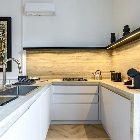Apartment Chic Lifestyle *