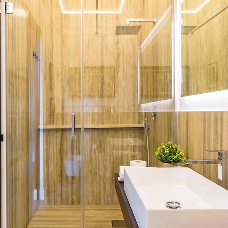 Apartment Chic Lifestyle *