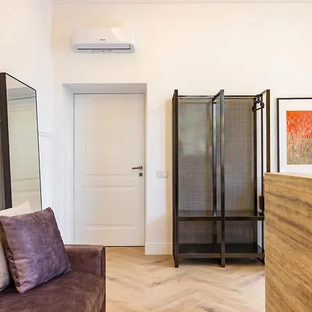 Apartment Chic Lifestyle *