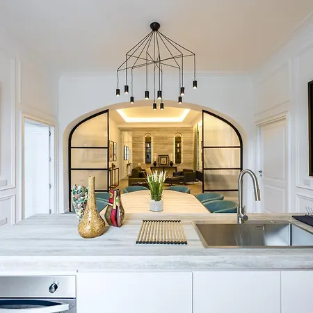 Chic Lifestyle Apartment *